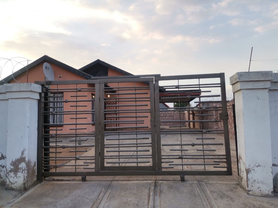 To Let 3 Bedroom Property for Rent in Tlhabane West North West